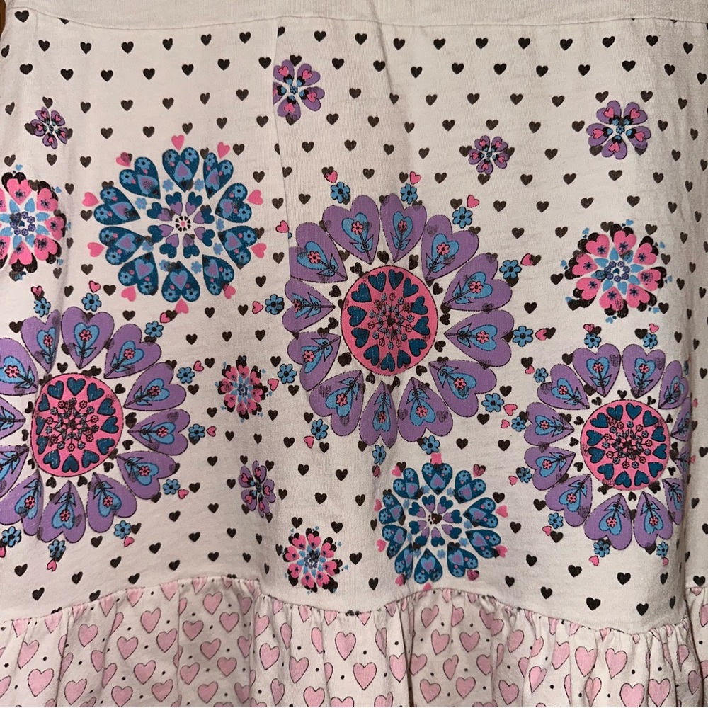 Girl’s shirt L worn but might be good for crafts due to the pattern and raffle - Picture 4 of 7